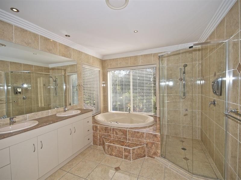 92 Arun Drive, Arundel QLD 4214