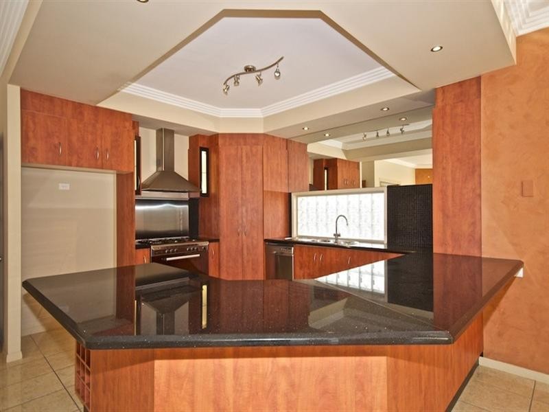 92 Arun Drive, Arundel QLD 4214