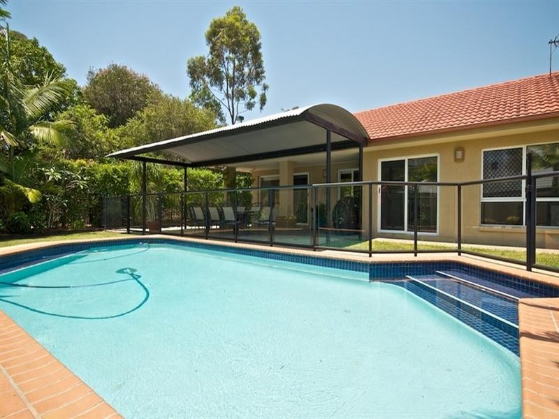 17 Pearson Close, Arundel QLD 4214