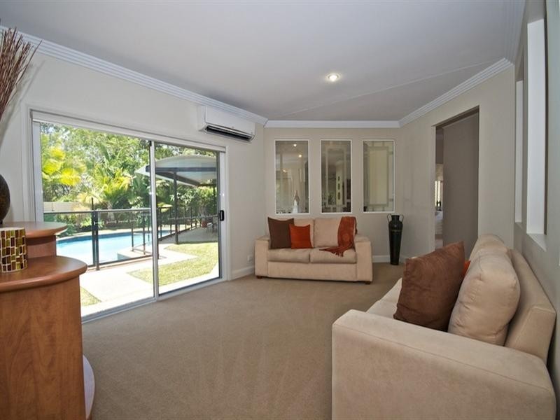 17 Pearson Close, Arundel QLD 4214