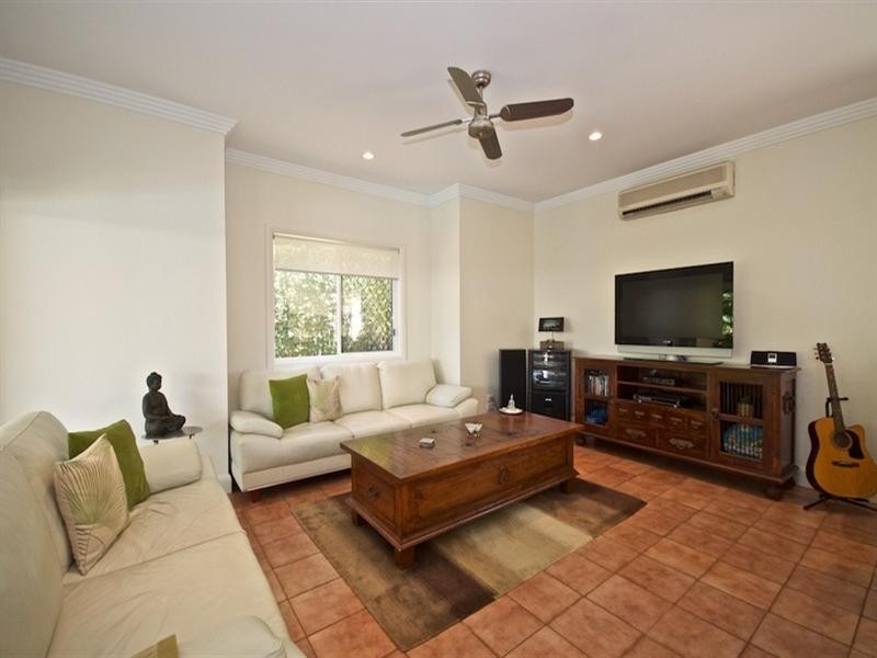 17 Pearson Close, Arundel QLD 4214