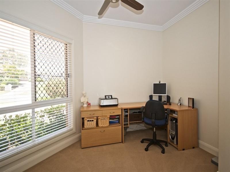 17 Pearson Close, Arundel QLD 4214