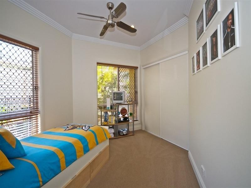 17 Pearson Close, Arundel QLD 4214