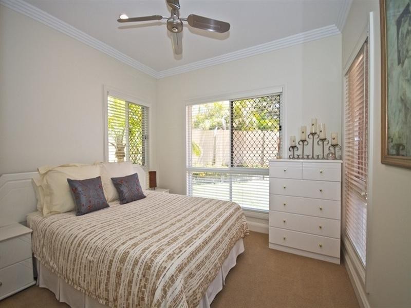 17 Pearson Close, Arundel QLD 4214