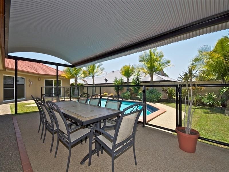 17 Pearson Close, Arundel QLD 4214