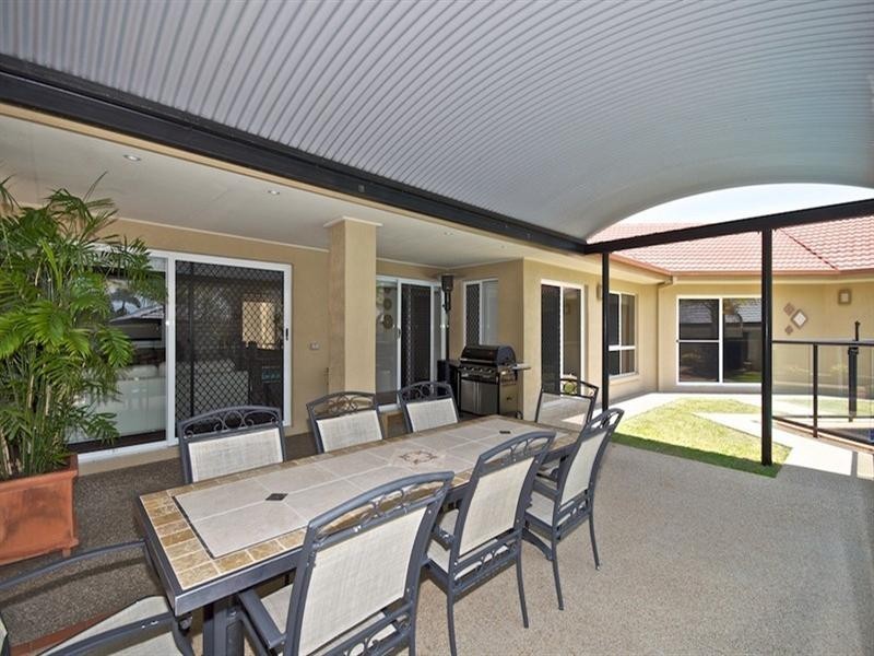 17 Pearson Close, Arundel QLD 4214