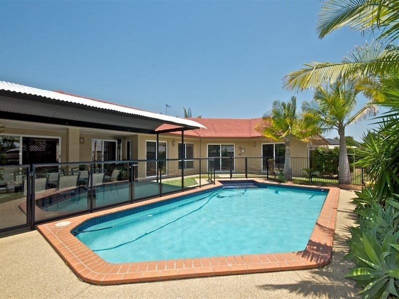 17 Pearson Close, Arundel QLD 4214