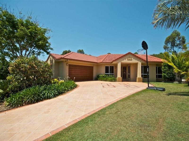 17 Pearson Close, Arundel QLD 4214