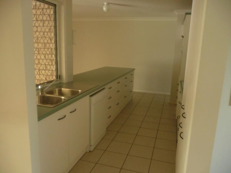 4 James Cagney Close, Parkwood QLD 4214