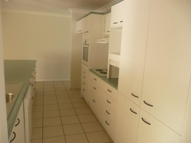 4 James Cagney Close, Parkwood QLD 4214