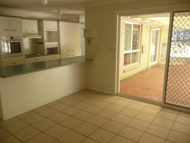 4 James Cagney Close, Parkwood QLD 4214
