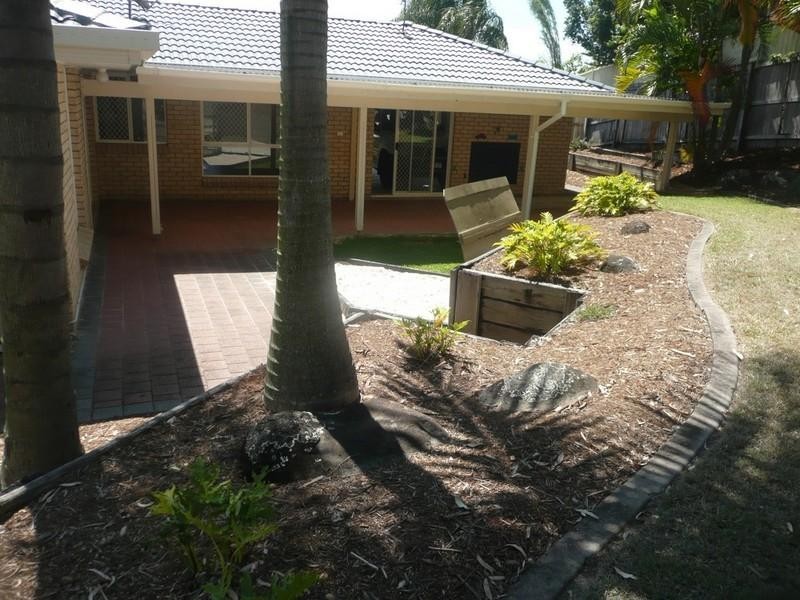 4 James Cagney Close, Parkwood QLD 4214