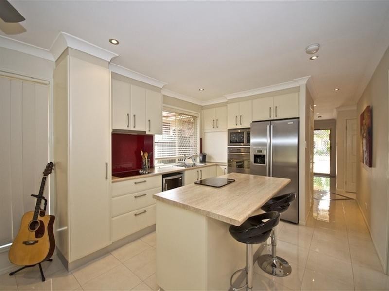 169 Greenacre Drive, Arundel QLD 4214