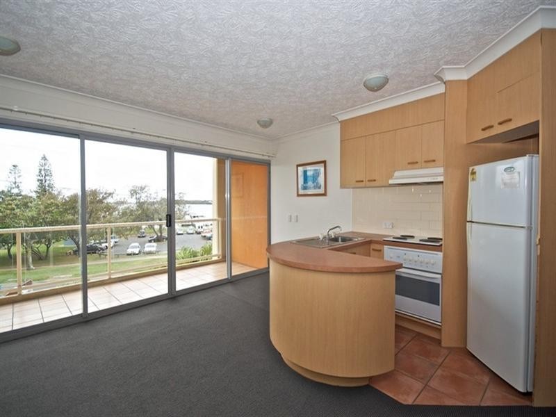 28/106 Marine Parade, Southport QLD 4215