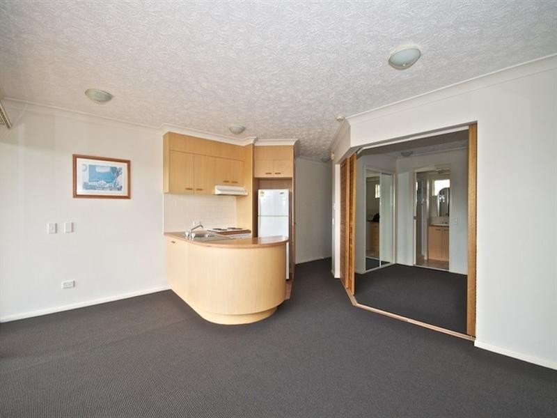 28/106 Marine Parade, Southport QLD 4215