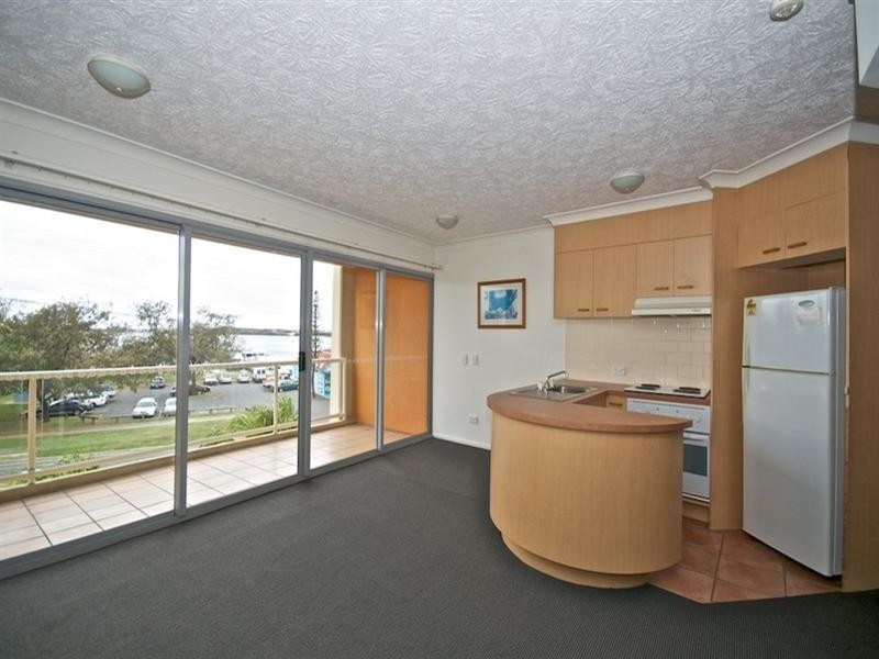 28/106 Marine Parade, Southport QLD 4215