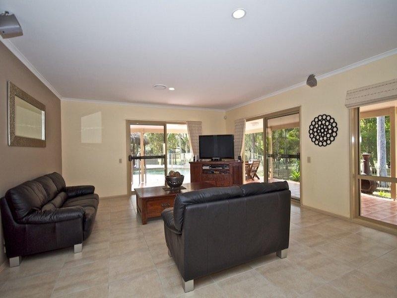 25 Hazel Court, Arundel QLD 4214