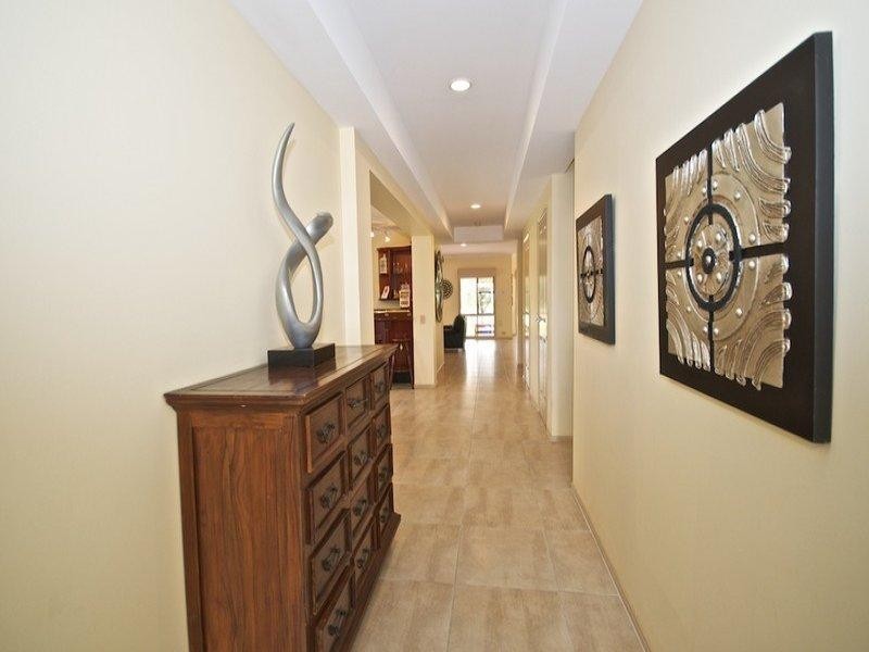 25 Hazel Court, Arundel QLD 4214