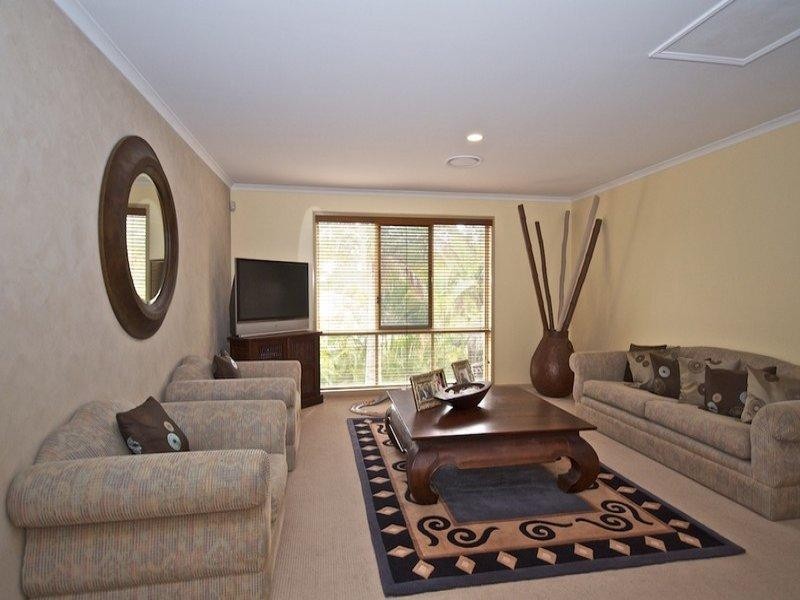 25 Hazel Court, Arundel QLD 4214