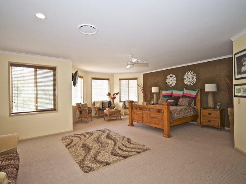 25 Hazel Court, Arundel QLD 4214