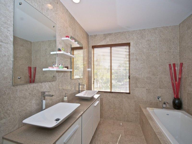 25 Hazel Court, Arundel QLD 4214