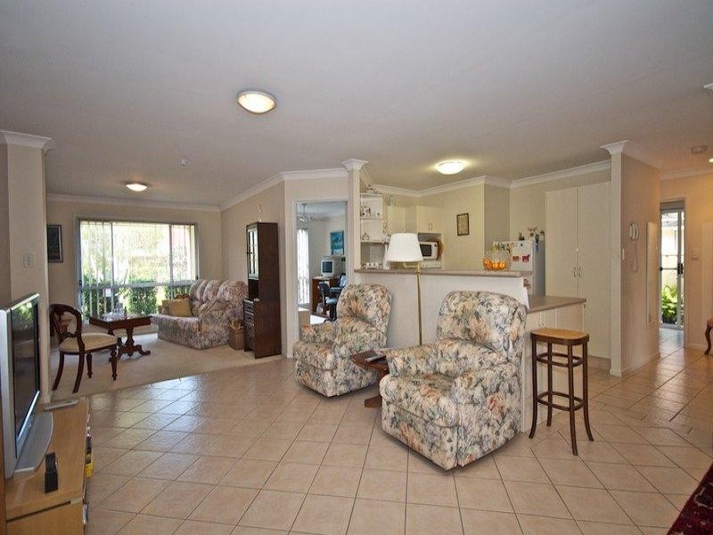 27 Christina Ryan Way, Arundel QLD 4214