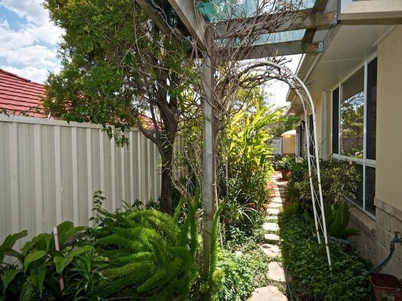 27 Christina Ryan Way, Arundel QLD 4214