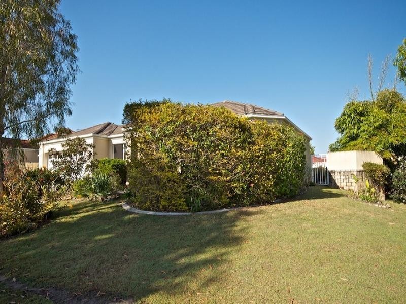 27 Christina Ryan Way, Arundel QLD 4214