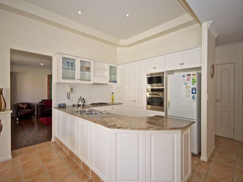 3 London Chase, Arundel QLD 4214