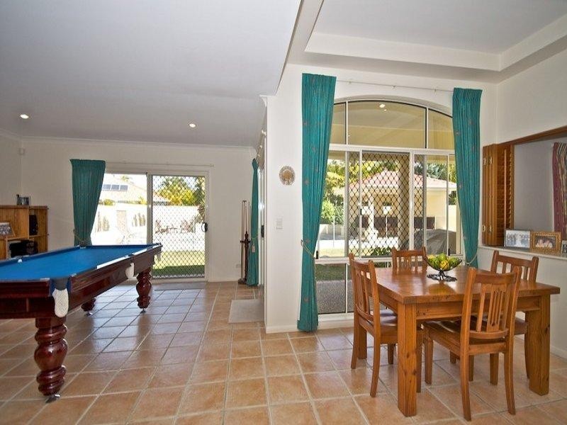 3 London Chase, Arundel QLD 4214