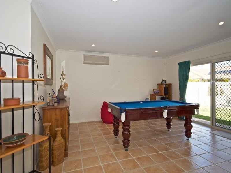 3 London Chase, Arundel QLD 4214