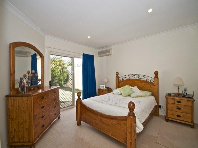 3 London Chase, Arundel QLD 4214