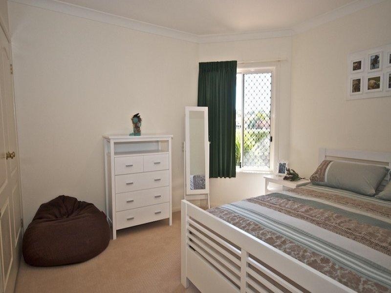 3 London Chase, Arundel QLD 4214