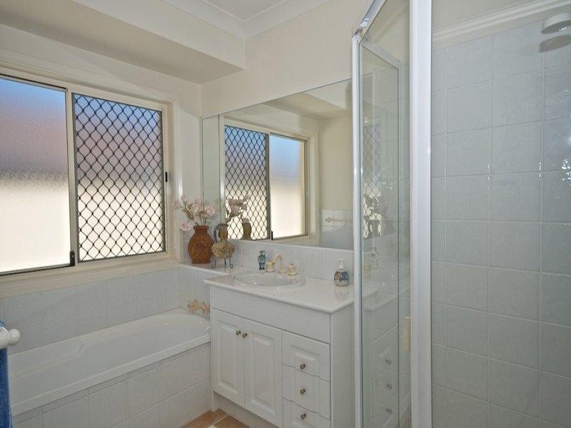 3 London Chase, Arundel QLD 4214