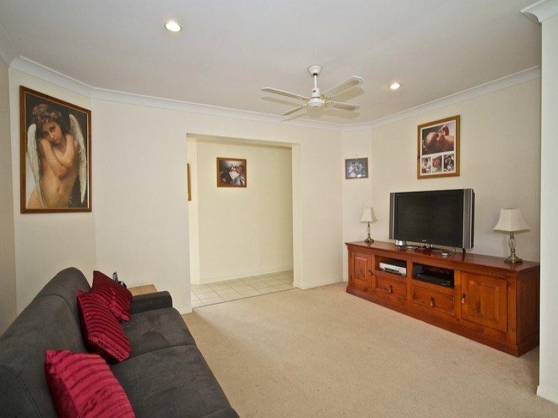 12 Respall Way, Arundel QLD 4214