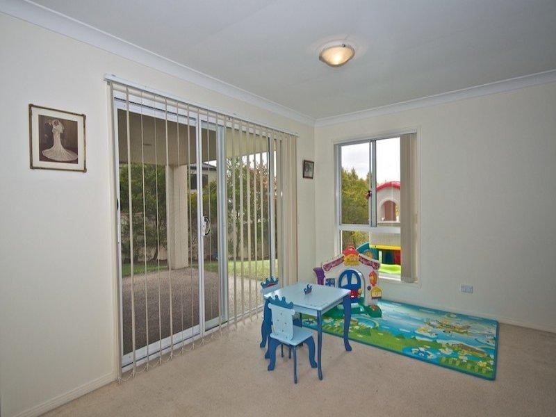 12 Respall Way, Arundel QLD 4214
