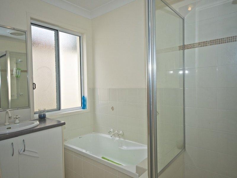 12 Respall Way, Arundel QLD 4214