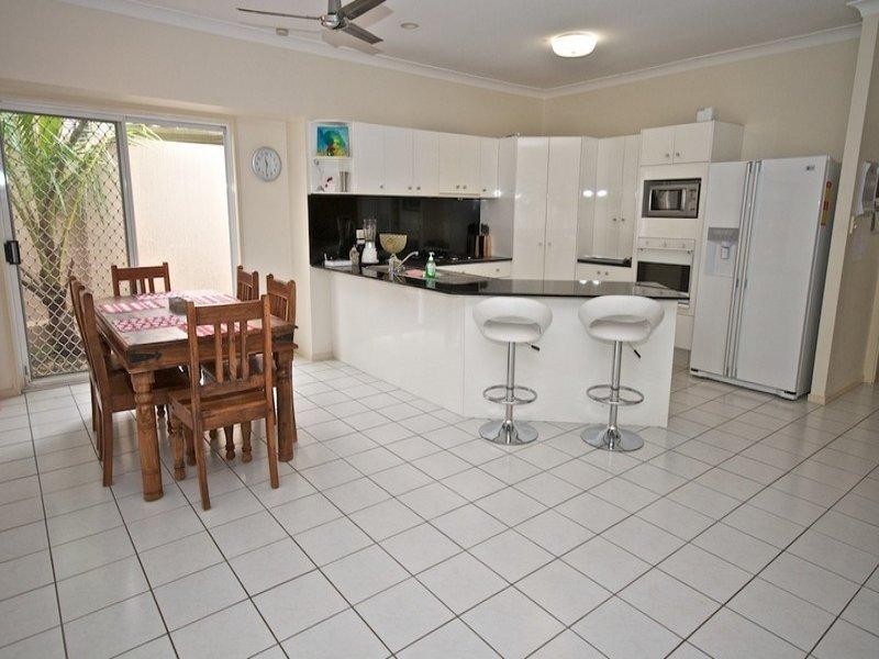 50 Fitzalan Circuit, Arundel QLD 4214