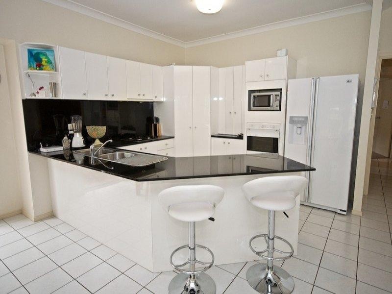 50 Fitzalan Circuit, Arundel QLD 4214