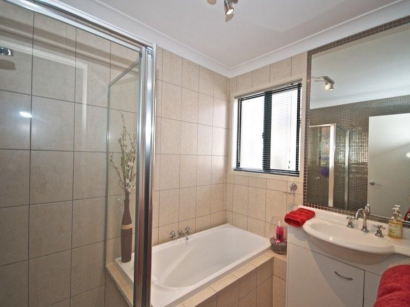 4 Harrow Place, Arundel QLD 4214