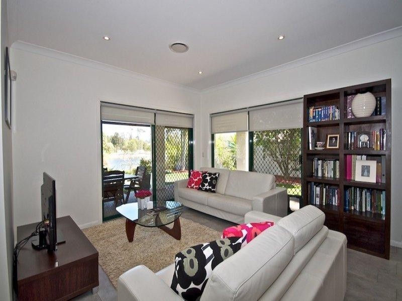 10 Steyning Court, Arundel QLD 4214