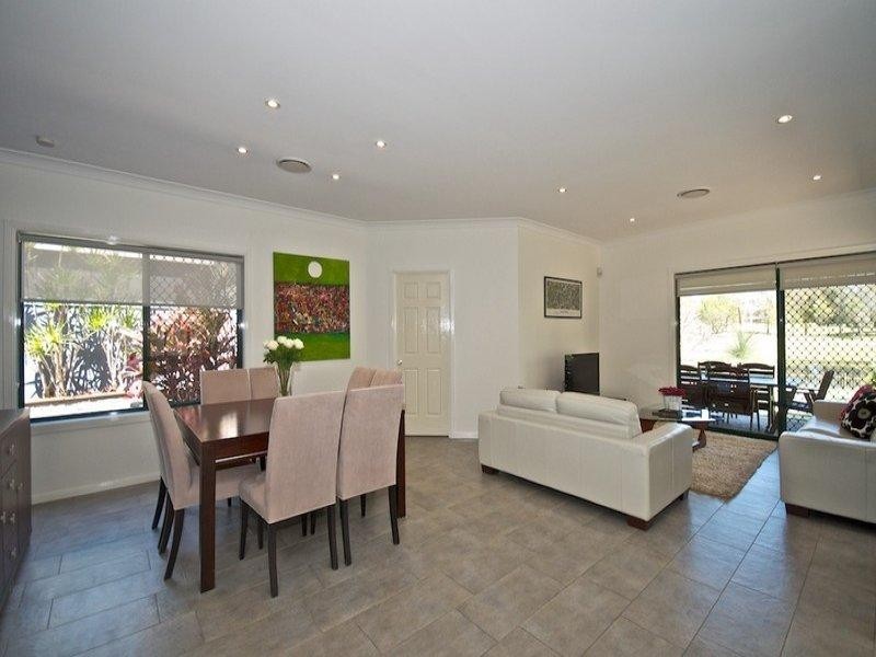 10 Steyning Court, Arundel QLD 4214