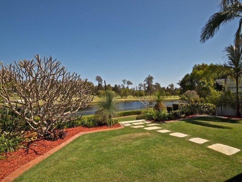 10 Steyning Court, Arundel QLD 4214