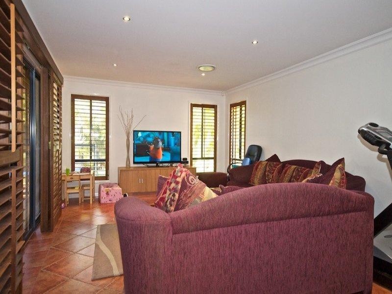 7 Midhurst Court, Arundel QLD 4214