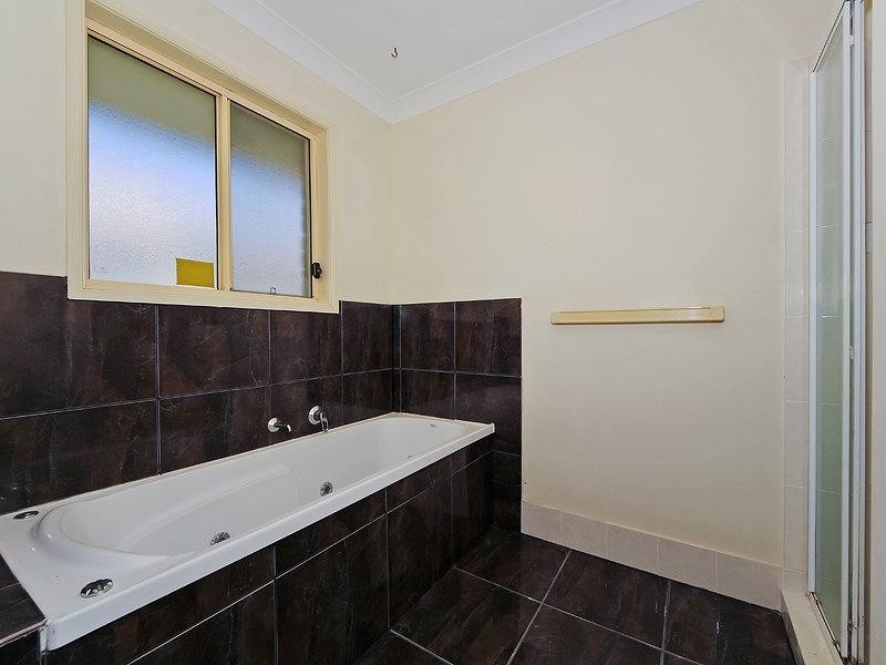 4 Woodstock Court, Parkwood QLD 4214