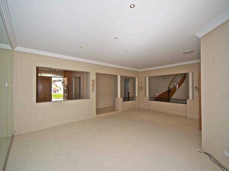 92 Arun Drive, Arundel QLD 4214