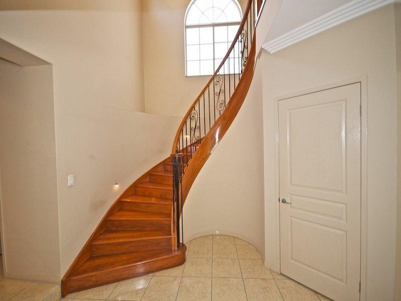 92 Arun Drive, Arundel QLD 4214