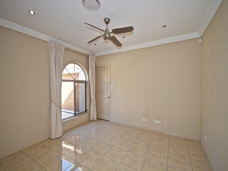 92 Arun Drive, Arundel QLD 4214