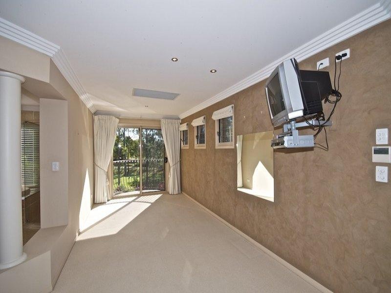 92 Arun Drive, Arundel QLD 4214