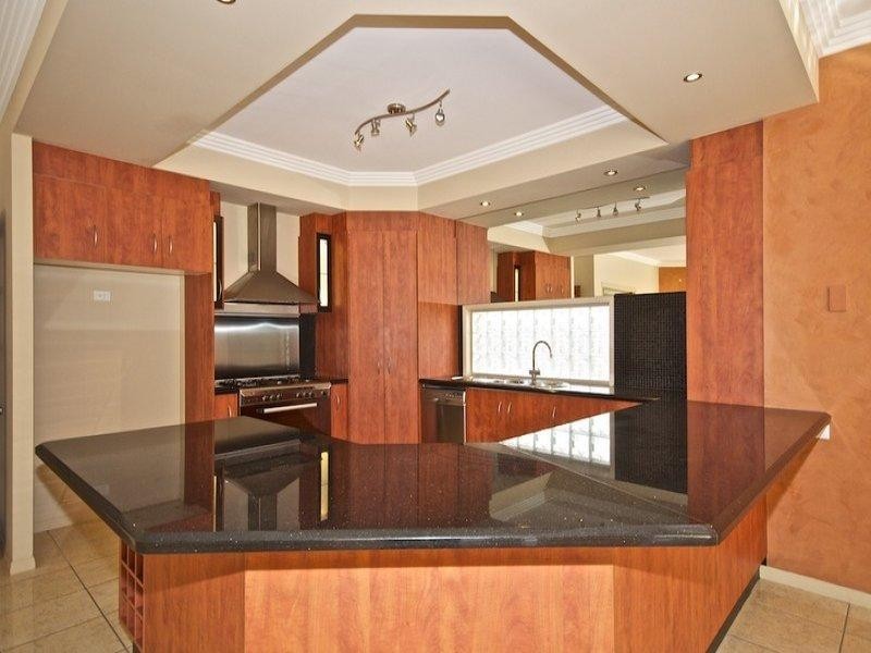 92 Arun Drive, Arundel QLD 4214